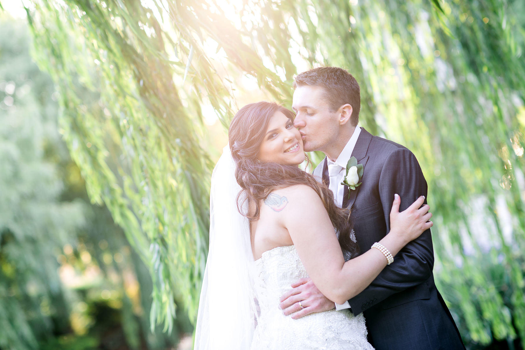 Wedding at Ballara kiss