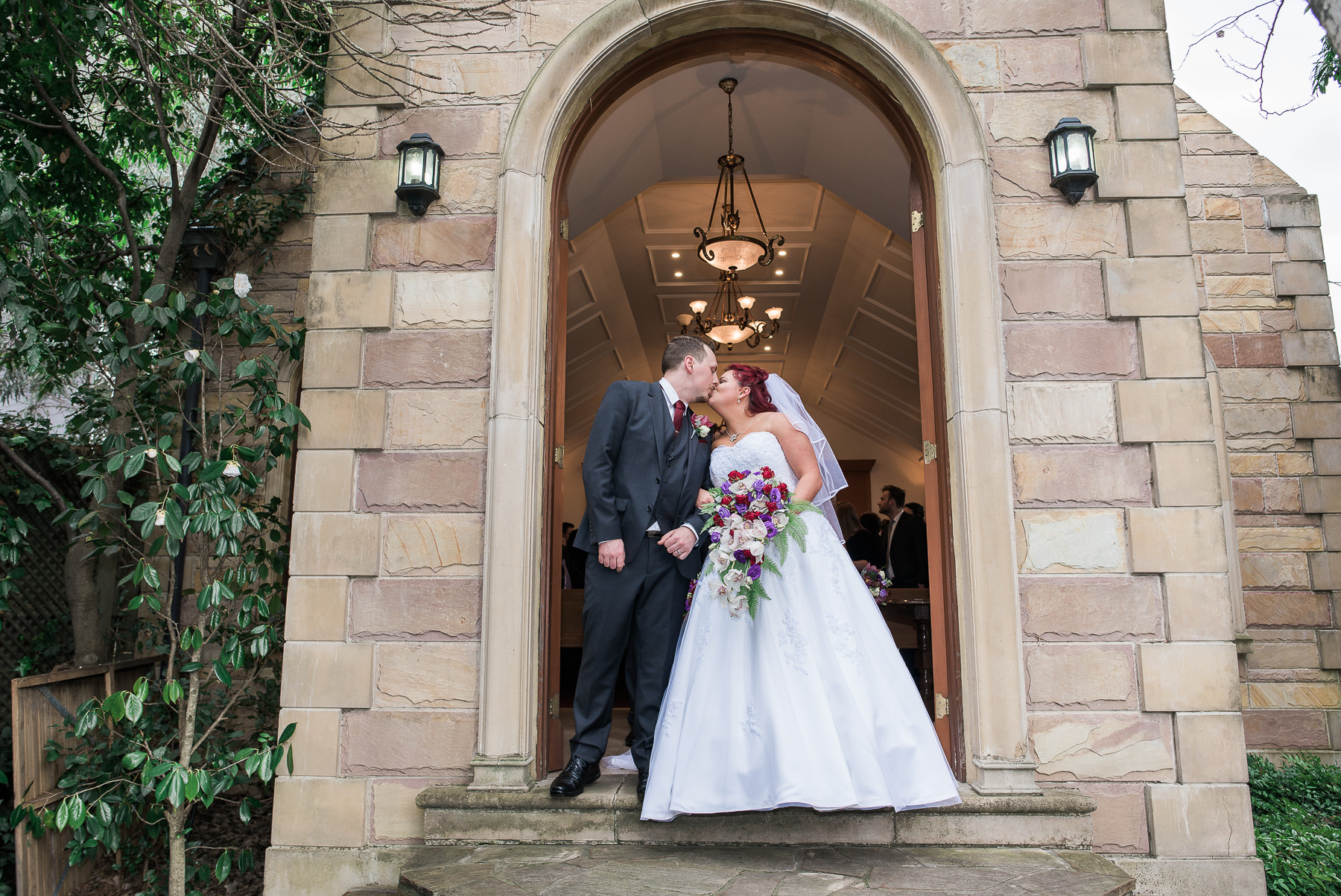 Wedding kiss at the Elizabethan Lodge