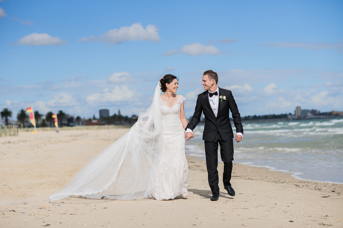 Wedding Leonda by the Yarra beach