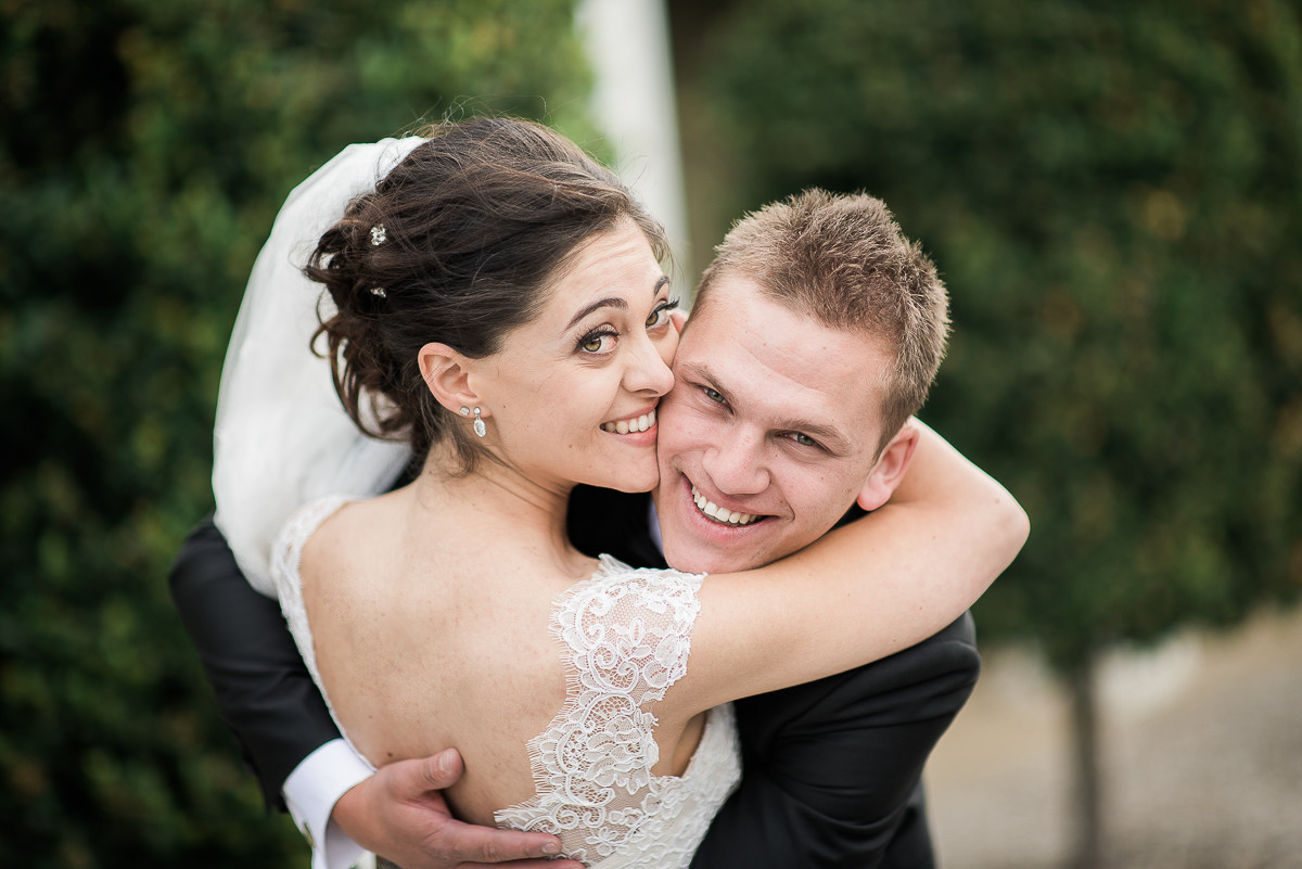 Wedding Leonda by the Yarra cute